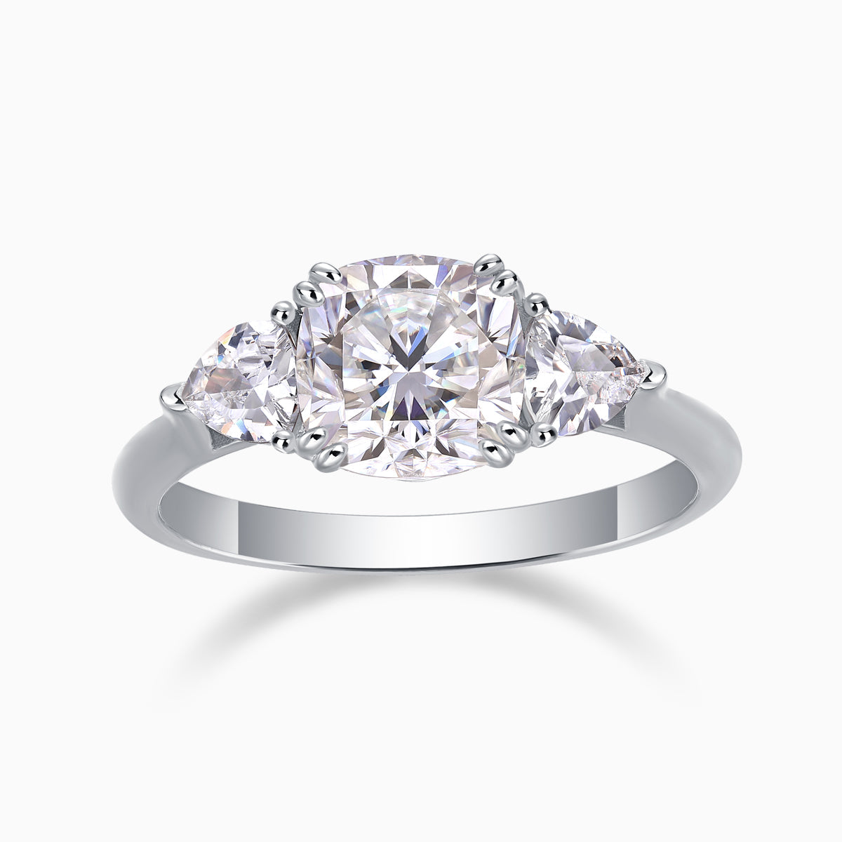 3-Stein Moissanit-Ring, Cushion-Cut: zentral großer Stein, silberfarbene Fassung