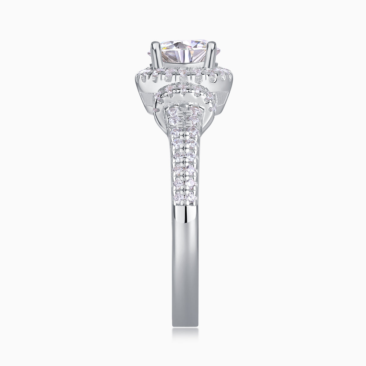 Engagement ring profile, rectangular prongs holding the round stone with pavé accents
