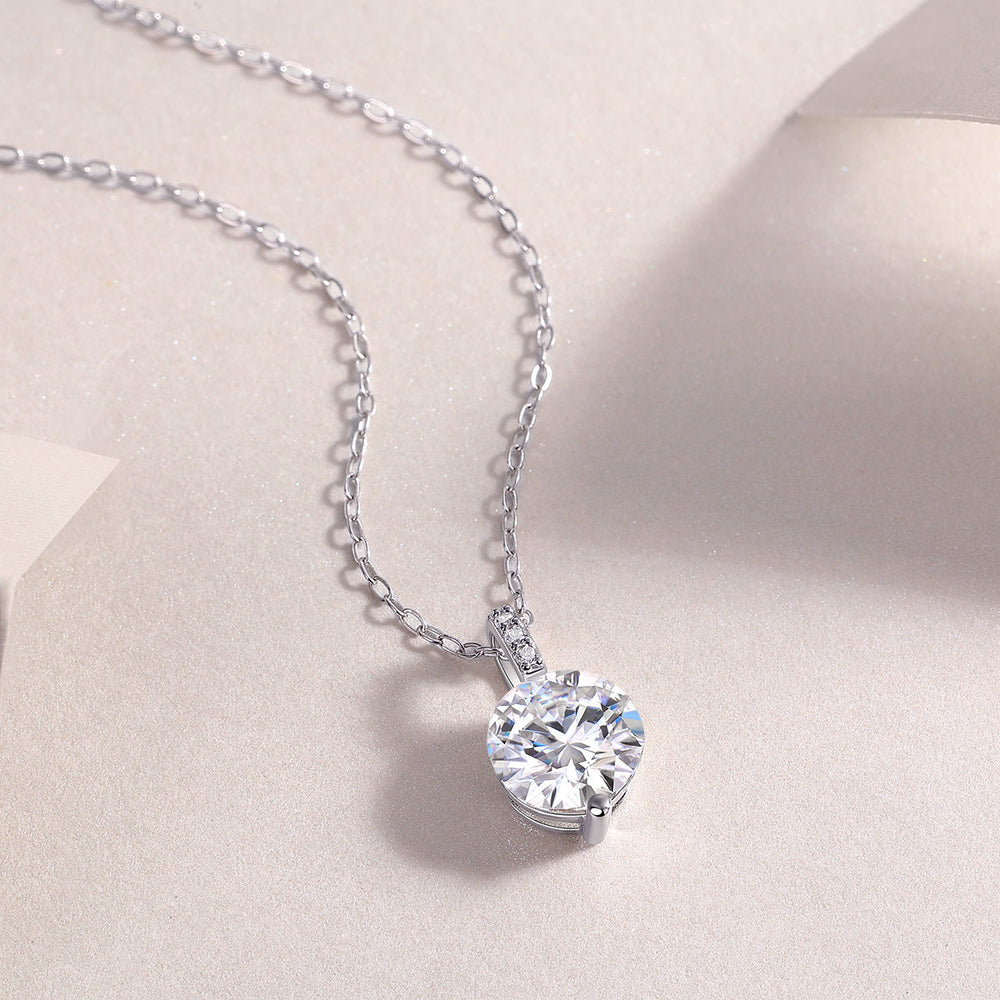 Close-up: round moissanite solitaire pendant on white gold vermeil chain