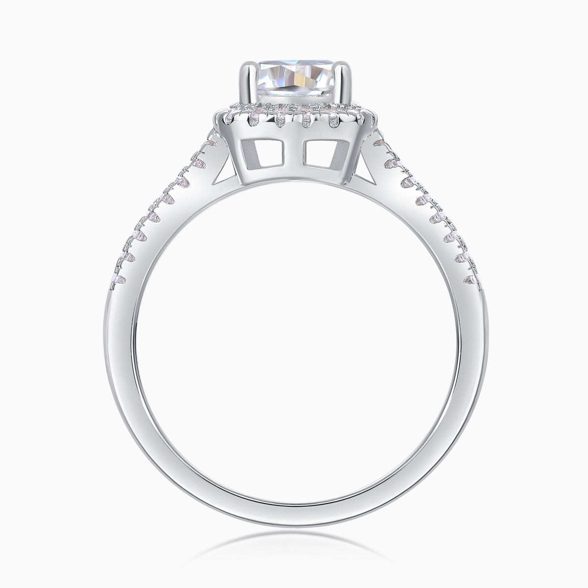Vista superior de anillo cushion con halo doble pavé y montura tipo garra, white gold vermeil