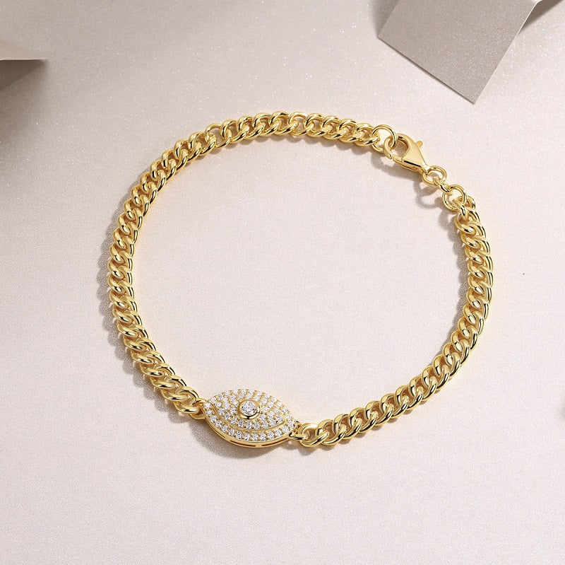 Cuban link bracelet with evil-eye oval pendant in yellow gold vermeil, clasp