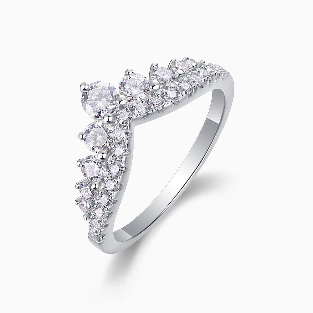 Moissanite wedding band white gold vermeil, angled view of crown prongs and stones
