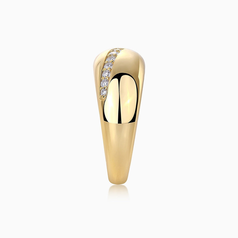 Moissanite dome band ring profile, yellow gold vermeil with white stones along the edge