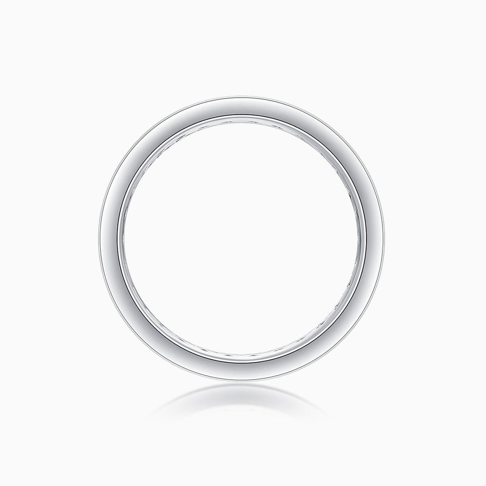 Polished round band shank, smooth top and bottom without visible stones